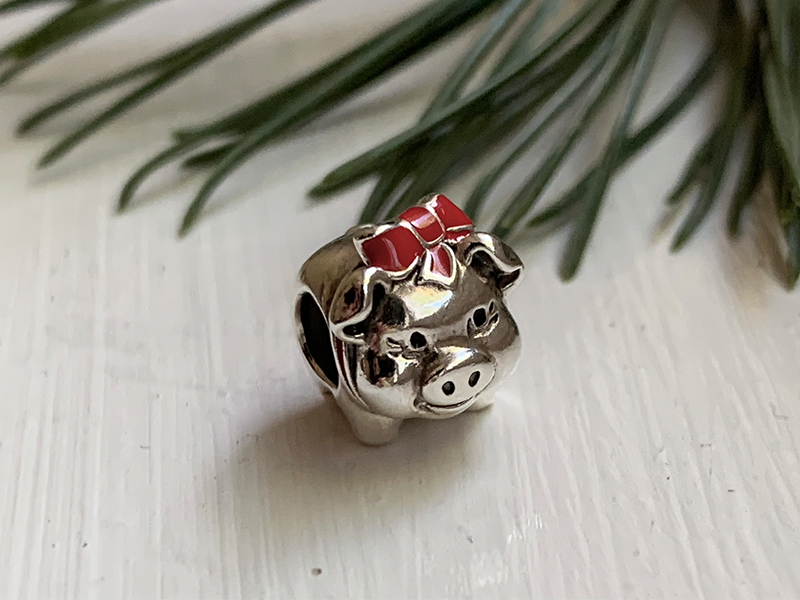 Pandora Malacpersely charm